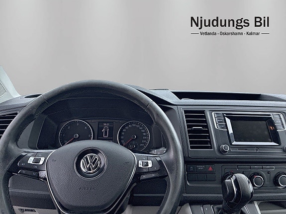 Volkswagen Transporter 10 of 15