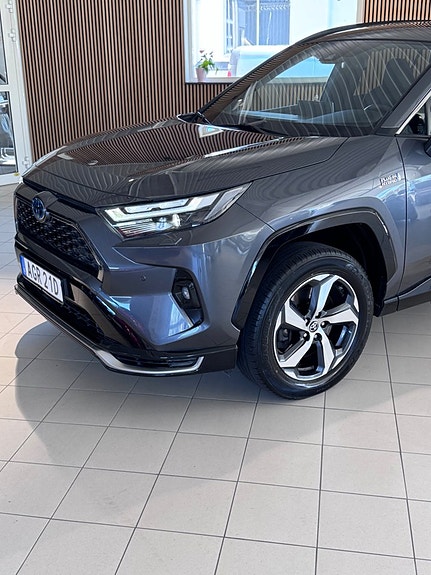 Toyota RAV4 6 of 22