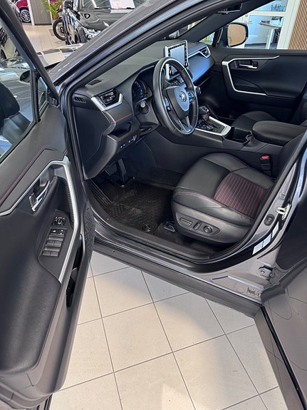 Toyota RAV4 14 of 22