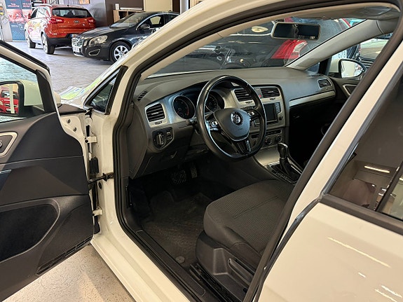 Volkswagen Golf VII 9 of 21
