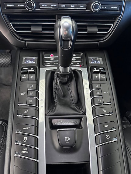 Porsche Macan 12 of 13
