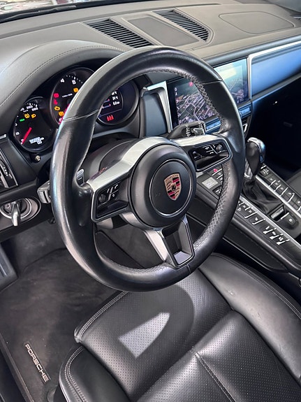 Porsche Macan 6 of 13