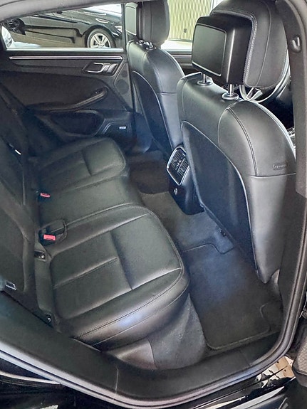 Porsche Macan 5 of 5