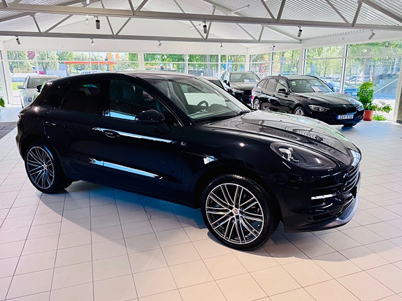 Porsche Macan 3 of 5