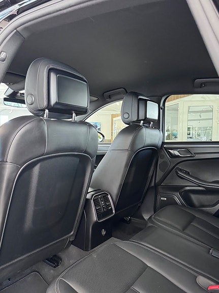 Porsche Macan 13 of 13