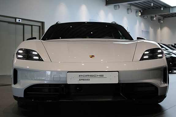 Porsche Taycan 6 of 16