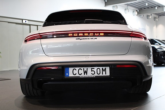 Porsche Taycan 7 of 16