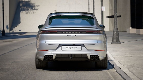 Porsche Cayenne 4 of 5