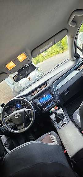 Toyota Avensis 4 of 5