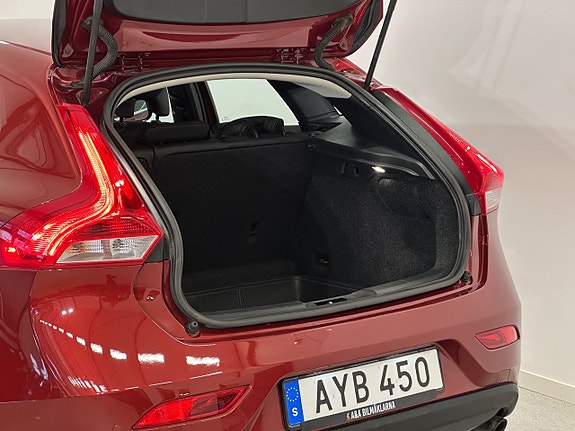 Volvo V40 17 of 22