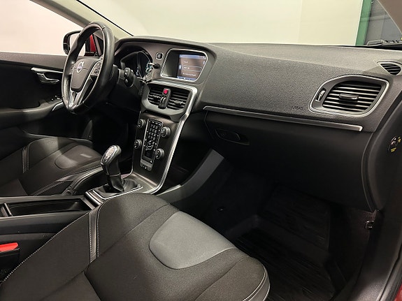 Volvo V40 14 of 22