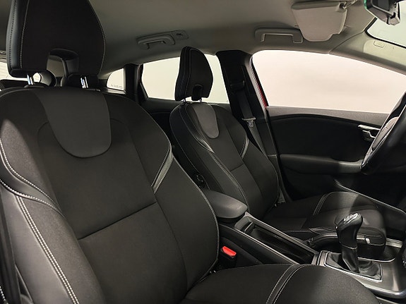 Volvo V40 13 of 22