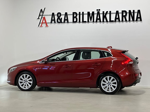 Volvo V40 8 of 22