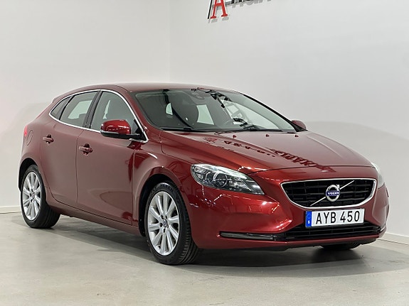 Volvo V40 2 of 5