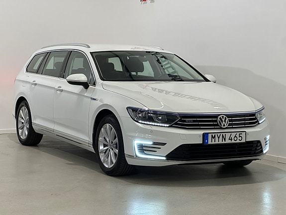Volkswagen Passat 2 of 5