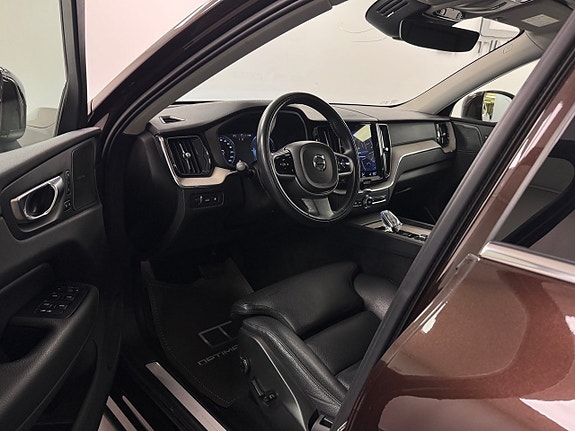 Volvo XC60 3 of 21