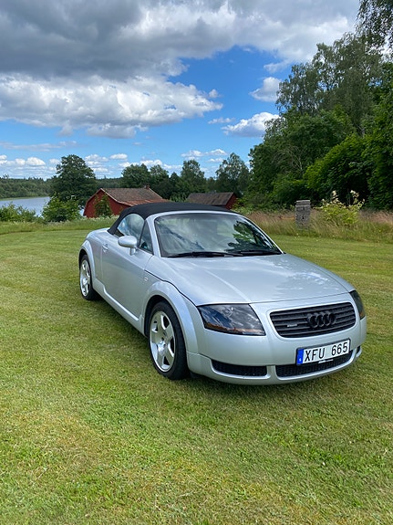 Audi TT 2 of 5