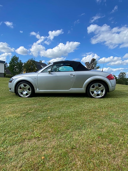 Audi TT 3 of 5