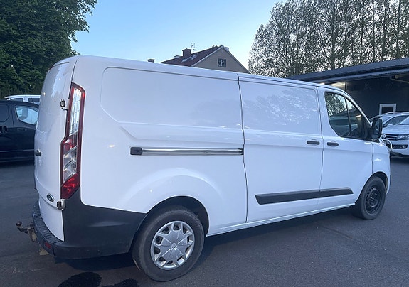 Ford Transit Custom 8 of 24