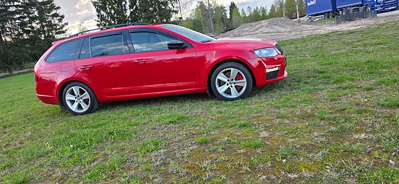 Skoda Octavia 2 of 5