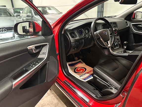 Volvo V60 4 of 18