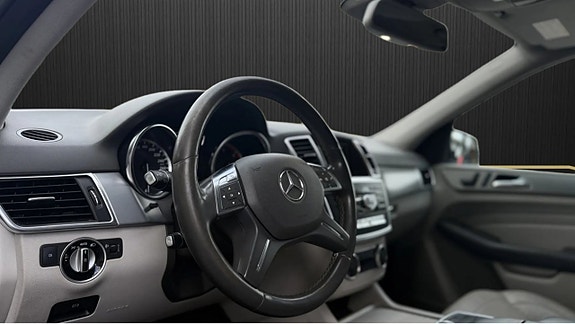 Mercedes-Benz ML350 6 of 11