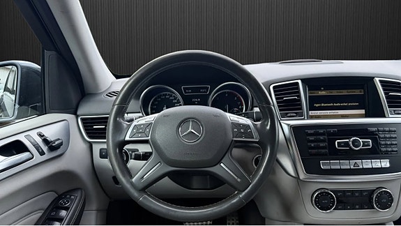 Mercedes-Benz ML350 9 of 11