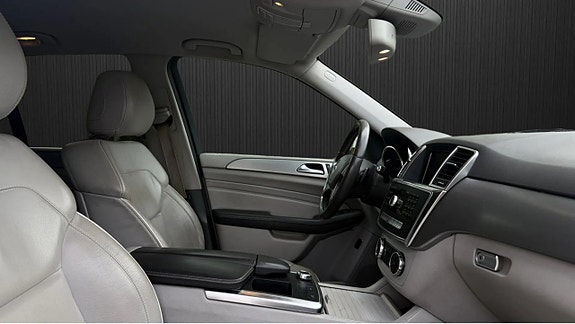Mercedes-Benz ML350 10 of 11