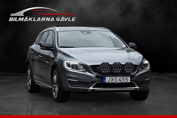 Volvo V60 Cross Country 3 of 5