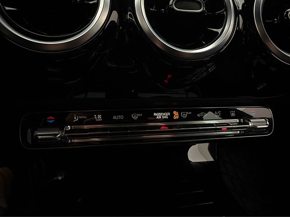 Mercedes-Benz CLA200 27 of 30