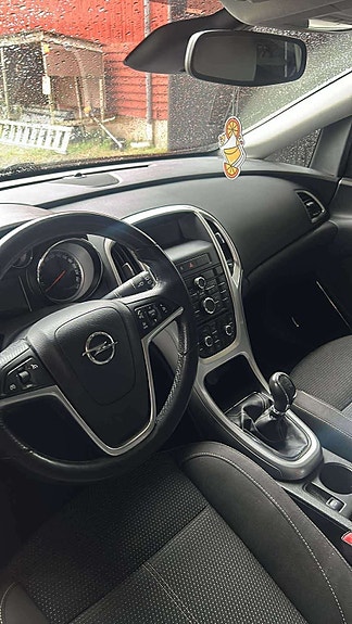 Opel Astra 2 of 4