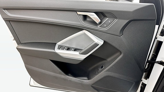 Audi Q3 14 of 18
