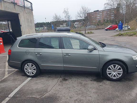 Volkswagen Passat 2 of 5