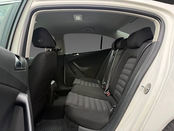 Volkswagen Passat 7 of 7