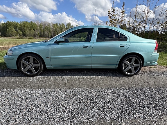 Volvo S60 2 of 5