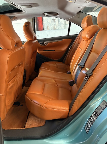 Volvo S60 4 of 5