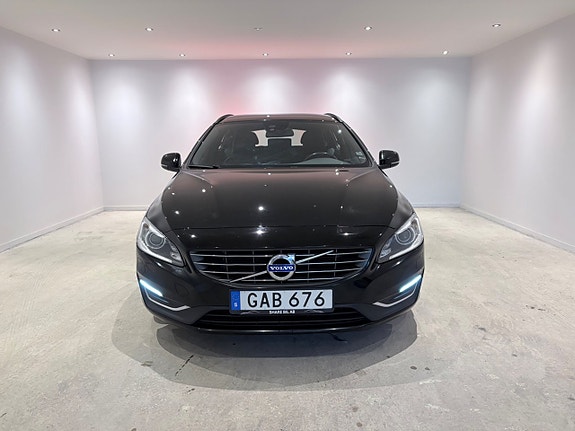 Volvo V60 2 of 5