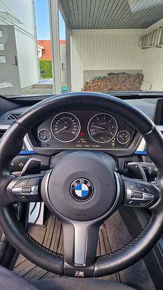 BMW 330d 9 of 12