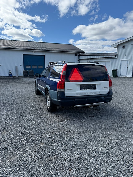Volvo XC70 3 of 6