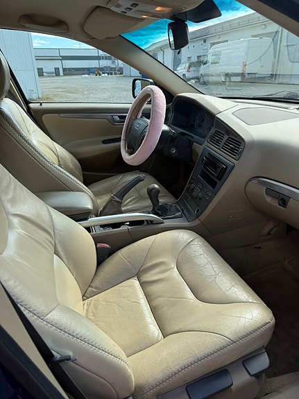 Volvo XC70 6 of 6
