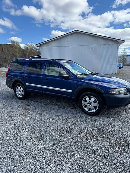 Volvo XC70 2 of 6