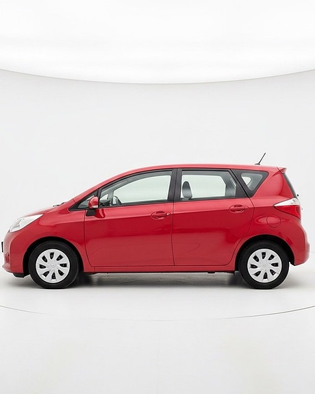 Toyota Verso-S 3 of 5