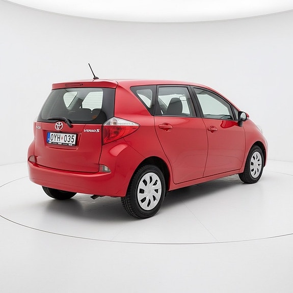 Toyota Verso-S 2 of 5