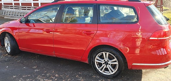 Volkswagen Passat 2 of 5