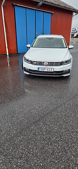 Volkswagen Passat 2 of 5