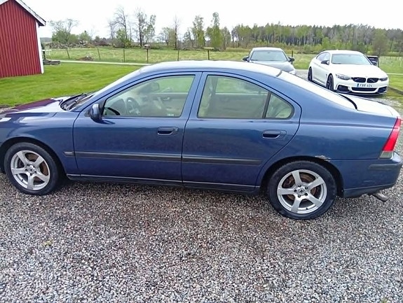 Volvo S60 2 of 5
