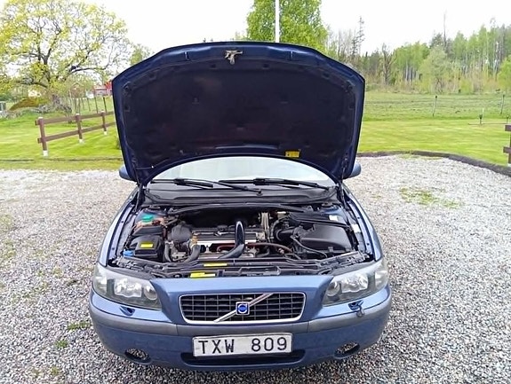 Volvo S60 3 of 5