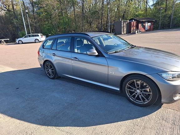 BMW 320i 4 of 4