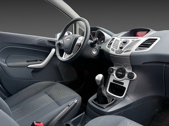 Ford Fiesta 7 of 9