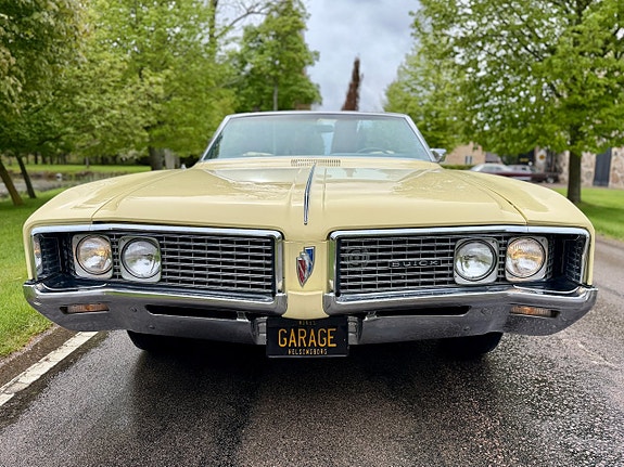 Buick Electra 225 2 of 23
